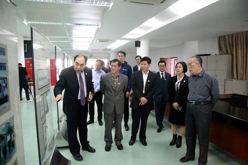 说明: https://zhou.zhcpt.edu.cn/__local/F/77/2D/910F179649C14EEAAEFAC888DD0_15C9F7B0_15EB1.jpg